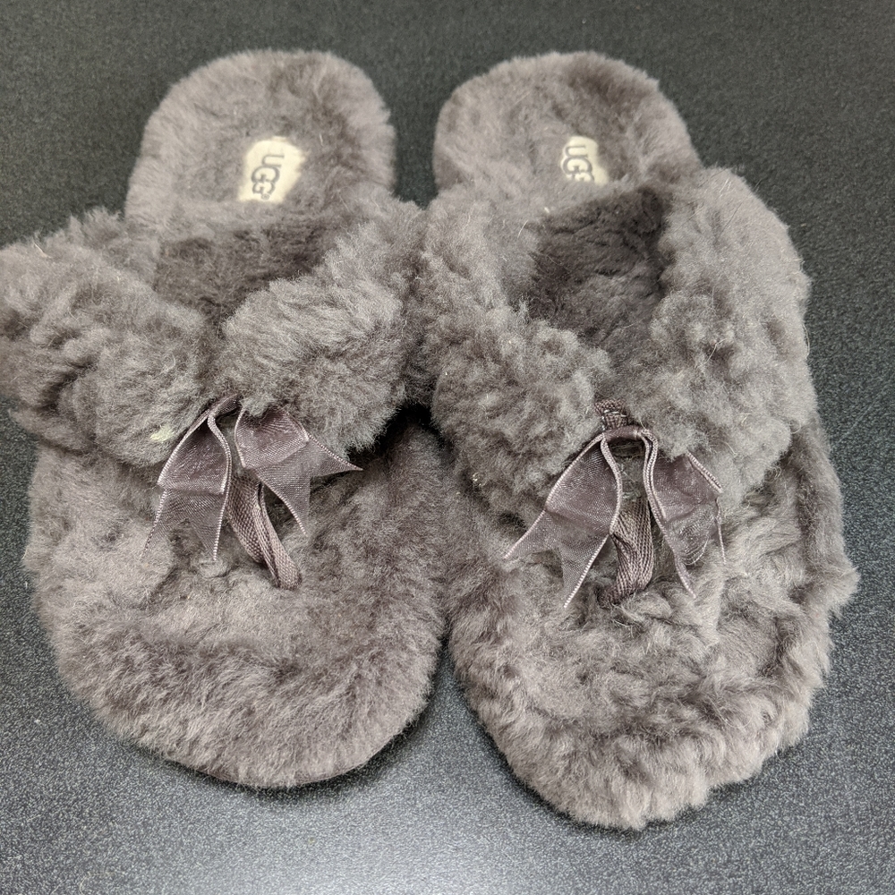 UGG Fluff Flip Flop Slippers